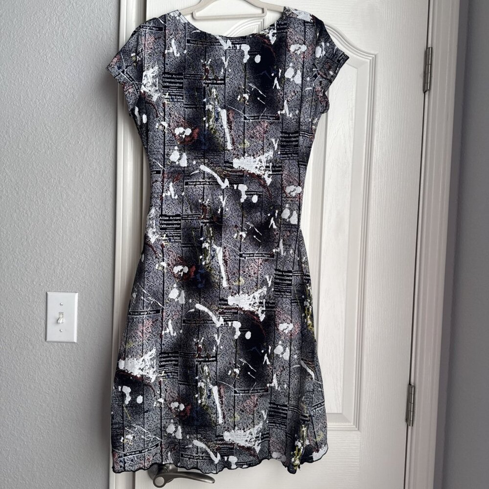 Joseph Ribkoff Newspaper Splash Black White Short Sleeve Faux Wrap Dress Size 8 - Picture 6 of 7